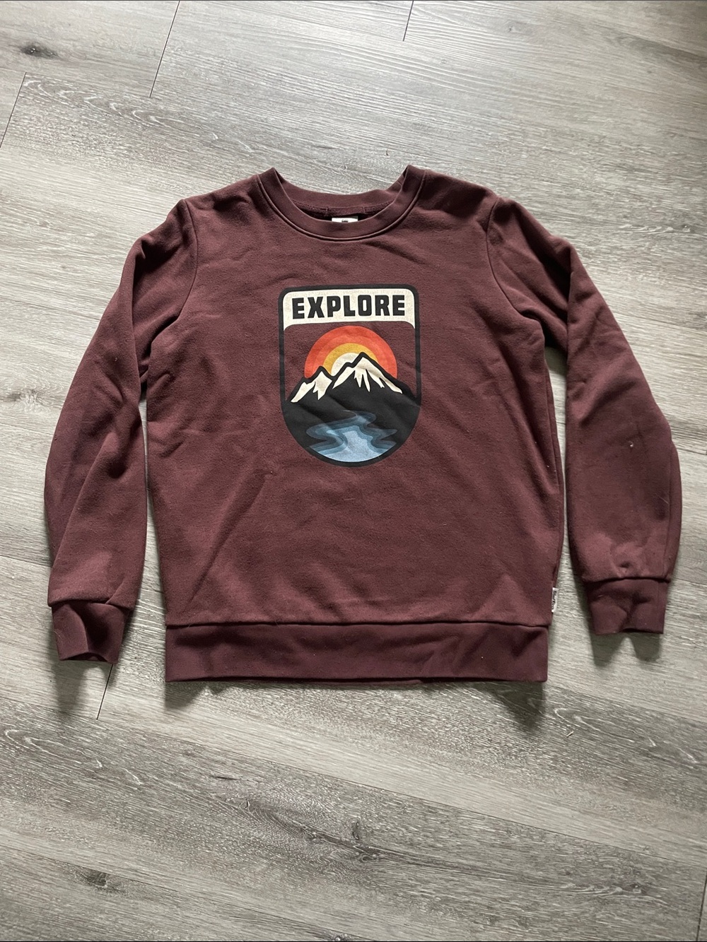 Women's 'Explore' Graphic Crewneck Sweatshirt - Burgundy